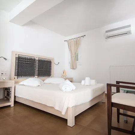 Nefeli 4* سكيروس