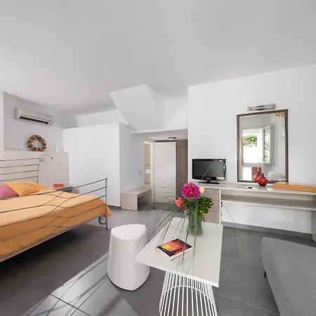 Nefeli Hotel 4*