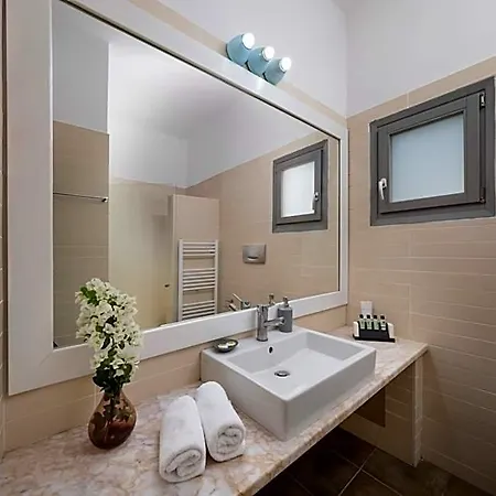 Nefeli 4* سكيروس