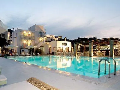 Nefeli سكيروس