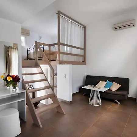 Nefeli 4* سكيروس